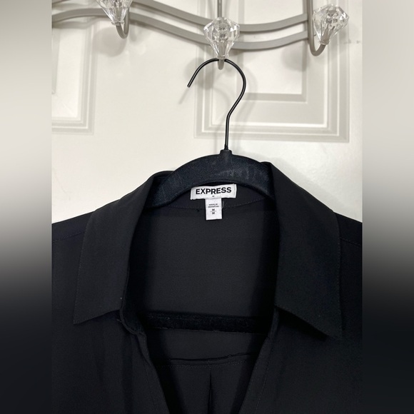 Express Portofino Sleeveless Blouse - Picture 3 of 3